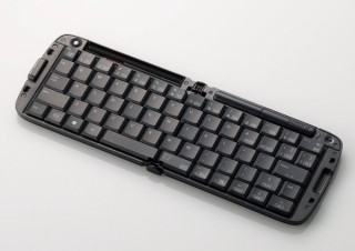 エレコム、iPhone/iPad対応の折りたたみ式Bluetoothキーボード