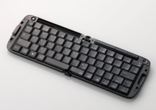 エレコム、iPhone/iPad対応の折りたたみ式Bluetoothキーボード