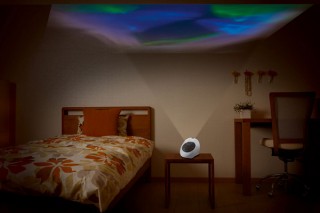 セガトイズ、家庭用のオーロラ投影機「HOME AURORA」を発売