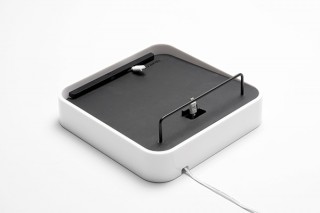 トリニティ、複数デバイスを充電できる“デジタルトレイ”「Sanctuary4」