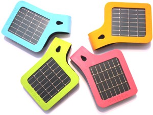 シーエフ・カンパニー、防水・防塵で衝撃にも強いiPhone対応ソーラーバッテリー