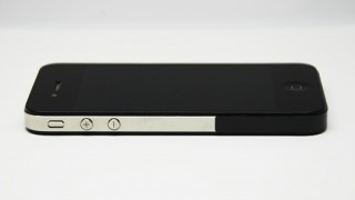 これでiPhone 4電波問題も解決！ポディティーズがアンテナ絶縁シール発売