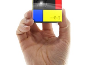 ロア、スマホ向け超小型モバイルプロジェクタを発売