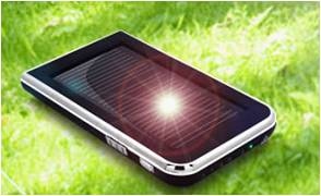 OTAS、iPhone用スタンドが付属したソーラーパネル付き補助バッテリー