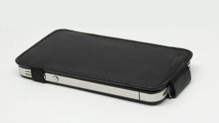 iPhone 4がお財布代わりに！本体直付式カードホルダー「オサイフォン」