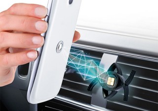 プレアデス、マグネット式の端末カーマウント「Tetrax」