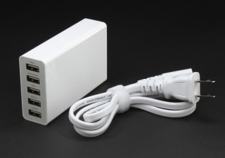 上海問屋、5基のUSB出力ポートを備えるAC充電器を発売