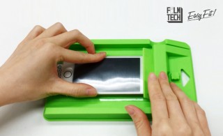 液晶保護フィルム貼りお助けマシーン「Easy Fit」発売