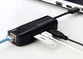 サンワ、有線LANアダプタも内蔵するUSBハブを発売