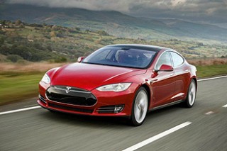 docomo、Teslaの電気自動車向けにM2M通信を提供
