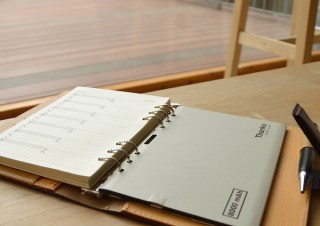 サンコー、超極薄大容量のモバイルシート型バッテリー