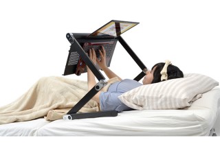 サンコー、ノートPC用「スーパー仰向けゴロ寝デスク」を発売