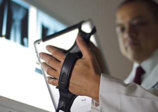 スペック、360度回転するタブレット向けハンドストラップ