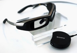 ソニー、透過式メガネ型端末「SmartEyeglas」