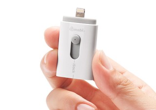 サンワ、iPhoneとPC間でデータ共有可能なUSBメモリ