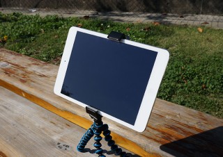 スペック、スマホもタブレットも挟める三脚マウント発売