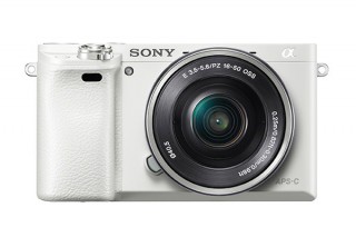 ソニー、ミラーレス一眼「α6000」のホワイト機を発売