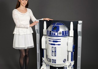バンダイ、人感センサー搭載でしゃべる等身大の「R2-D2」