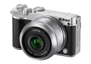 小型ボディに高速撮影を備えた「Nikon 1 J5」