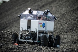 日産、アラウンドビューモニターで海底探査に協力