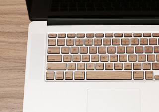 リンクス、MacBook Proなどに貼れる木製キースキン