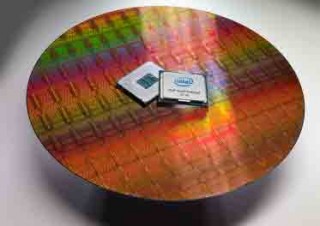 Intel、サーバー用CPU「Xeon E7 v3」発表