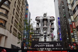 東京都・『THE NEXT GENERATION パトレイバー 首都決戦』警視庁本部庁舎前イングラムデッキアップ