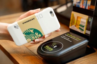 iPhone6ケース型のスターバックスカードが本日発売