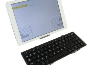 上海問屋、スタイリッシュな3つ折りBluetoothキーボード
