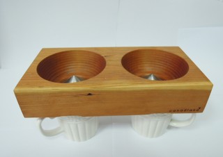 デザインが特徴的な木製コーヒードリッパー