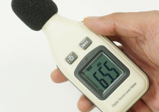 ユニットコム、防風スポンジ付き小型騒音計「L035-GM1351」を発売