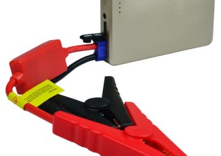 テック、車やバイクのエンジン始動機能を搭載したモバイルバッテリーを発売