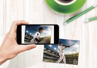 写真プリントから関連動画をARで再生できる大日本印刷の「AR動く写真サービス」が面白そう！