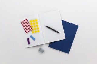 東京都・水野学氏の発想に迫る展示販売「“企画が生まれる机”クリエイティブディレクター水野 学編」