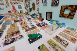 愛媛県・かまぼこ板に描いたアートの公募展「第21回全国『かまぼこ板の絵』展覧会」