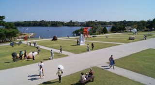 山口県・“まちじゅうアートフェスタ”の展開もある宇部市の野外彫刻展「第26回UBEビエンナーレ」