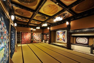 東京都指定有形文化財の百段階段でペイント/編物/裁縫など“9大手芸”の20年振りの大型合同展が開催