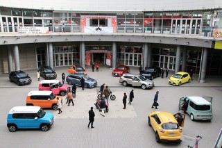 優れたカラーデザイン車両を顕彰する「オートカラーアウォード」でノミネート車が横浜美術館に展示