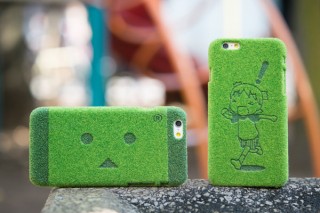 芝生で“ダンボー”を表現、「よつばと！」のコラボiPhoneケースが発売