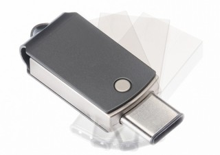 USB Type CとUSB Aの両コネクタを搭載、スイングタイプの新USBメモリ