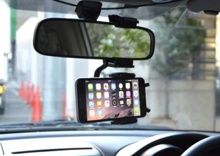 帰省ドライブのお供に最適！ルームミラーに設置できるスマホ用車載ホルダーが発売