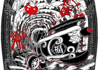 伊勢丹新宿本店のウインドウで「新説七福神めぐり むっつりダルマを笑わせろ！」が展開中