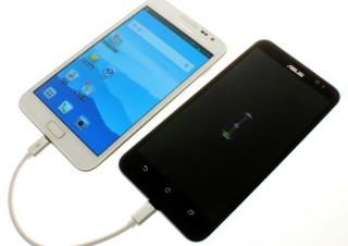 スマホ同士で電力をシェア！microUSB緊急充電ケーブルが発売