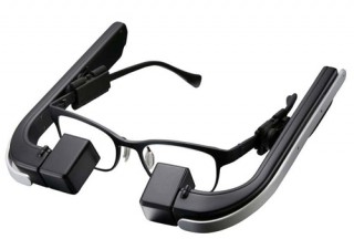 メガネスーパーのメガネ型端末「b.g.」とACCESSのビーコンソリューションが連携