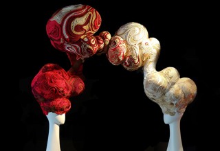 造形作家の菅本智氏による個展「What's inside our Heads」が東京で開催