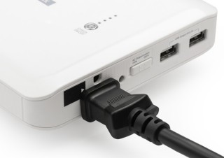 リンクス、ACコンセントを搭載した大容量モバイルバッテリーを発売