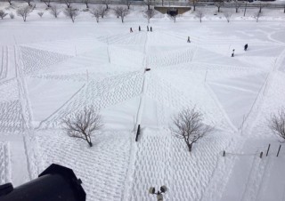 「冬の田んぼアート」降雪で消えるもオリジナル作品で復活へ