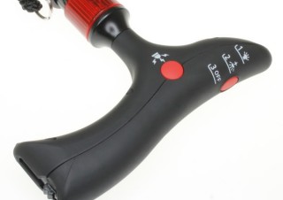 夜道でも安心！上海問屋が登山にも使えるLEDライト付きステッキを発売