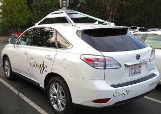 Google自動運転車が砂袋回避で初の接触事故、左フェンダーや前輪などを破損