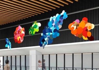 北海道新幹線の新駅である新函館北斗駅で大型アート「ムクムク 水と光と大地に捧げる詩」が公開